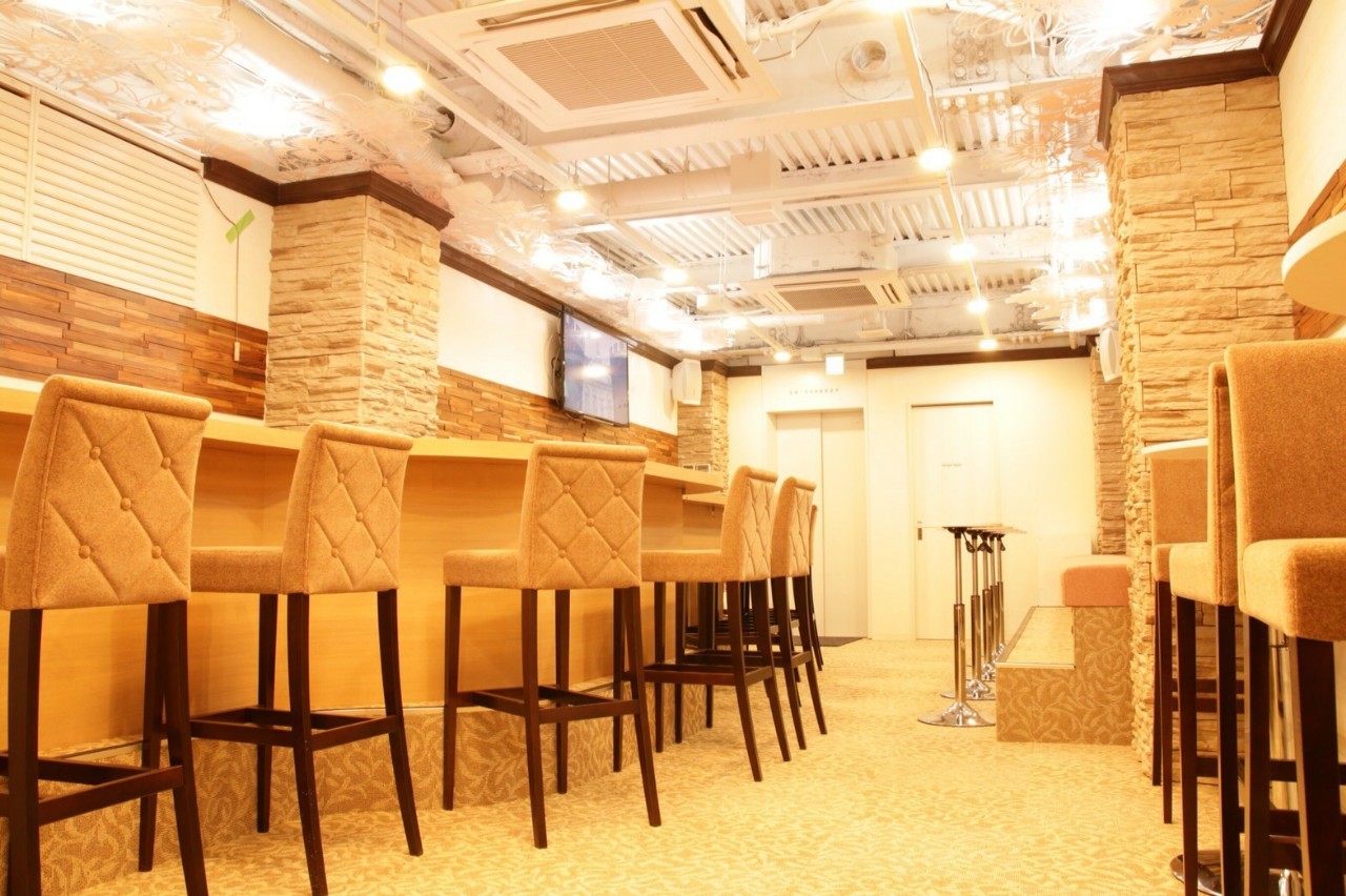【すっぴんカフェ&バー なちゅらる 六本木店】2